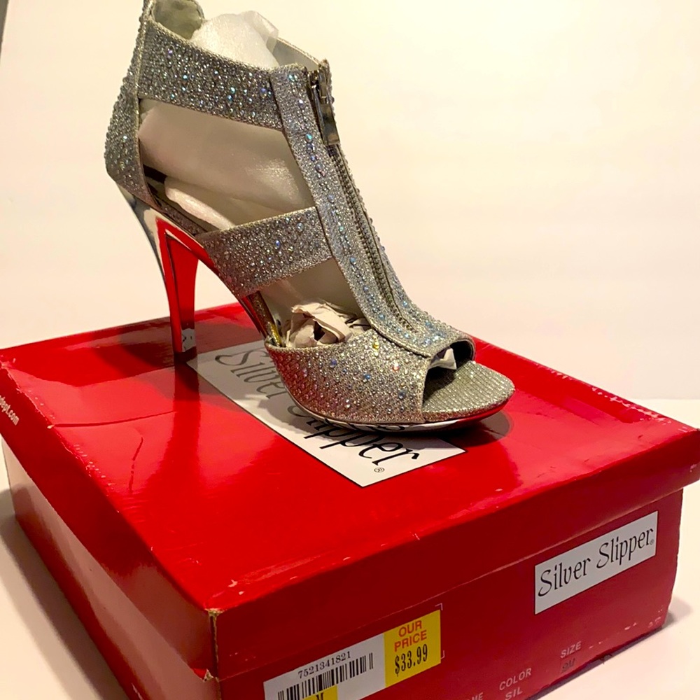 Silver Hills with zipper up front